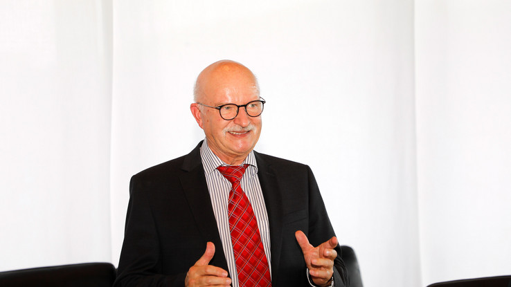 „Ohne den Zusammenhalt und gegenseitiges Vertrauen hätten wir unsere nachhaltige Fördertätigkeit getreu dem Motto ‚Hilfe für Selbsthilfe‘ nicht leisten können“, betonte Friedemann Hensgen bei seiner Verabschiedung.