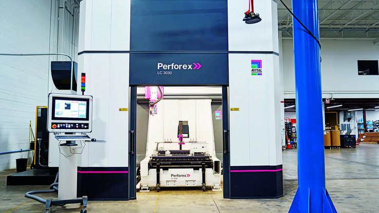 Perforex Lasercenter LC von Rittal ist ideal für die automatisierte mechanische Modifizierung von Standardschaltschränken