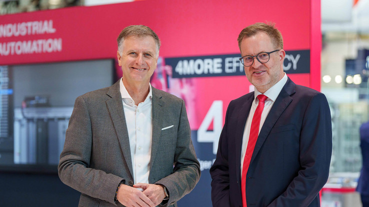 Thomas Wenger, Vice President Sales Lead CER bei PTC und Dr. Marco Litto, Senior Vice President Strategy & Corporate Program bei EPLAN Thomas Wenger, PTC und Dr. Marco Litto, EPLAN unterzeichneten am 12.11.2024 in Nürnberg den Vertrag.
